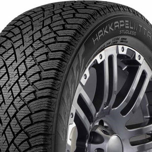 nokian_hakkapeliitta r5 suv_righthalf.jpg